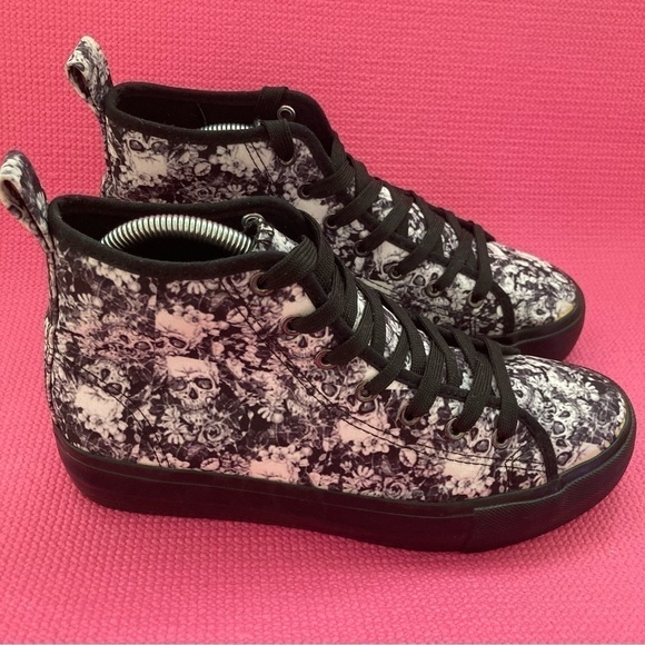 Hot Topic Shoes - Hot Topic Floral Skull High-top Sneakers Unisex Women’s 11 or Men’s 9